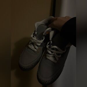SELLING AIR JORDAN 3 RETRO COOL GREY’S!!